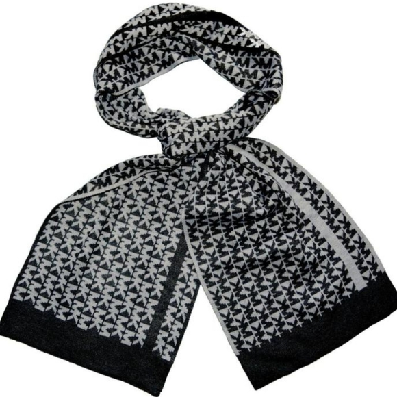 Michael Kors Infinity Scarf Signature Reversible - Picture 3 of 3